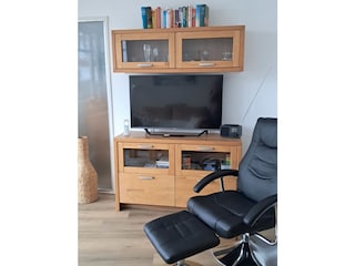 Bücher, Fernseher, Telefon