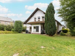 Holiday house Cosy holiday home with terrace in Winterberg