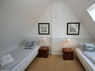 Schlafzimmer mit 2 Einzelbetten