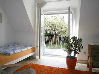 Schlafzimmer 1 mit Balkon