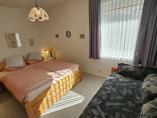 Schlafzimmer 1