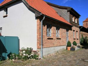 Stylish apartment with garden in Klütz - Kluetz - image1