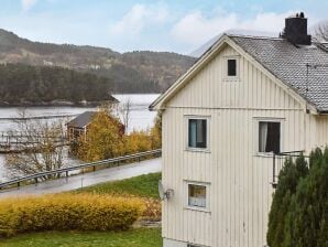Ferienhaus 8 person holiday home in VÅGLAND-By Traum