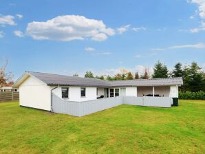 8 Personen Ferienhaus in Væggerløse-By Traum