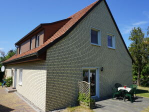 Apartment Geräumige Ferienwohnung mit Garten - Wieck - image1