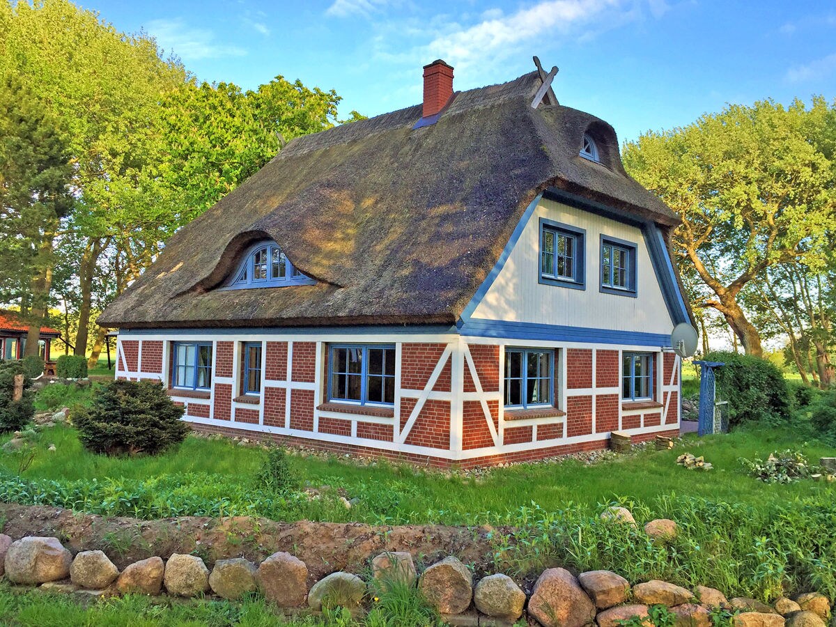 Ferienwohnung Reetdachhaus, Ostsee, Rügen - Firma North in Motion ... Ferienwohnung Reetdachhaus, Ostsee, Rügen - Firma North in Motion ...