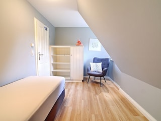 Kleines Schlafzimmer im Dachgeschoß