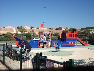 am Rand der Residenz: Spielplatz "Piratenschiff"