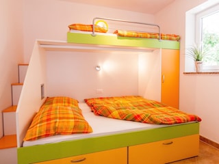 Kinderschlafzimmer mit 3 Betten