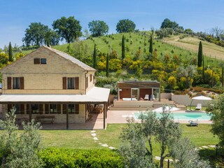 Villa Monsampietro Morico Buitenaudio-opname 12