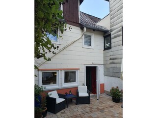 Innenhof mit Sitzgruppe