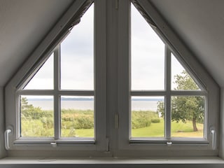 Blick aus dem Schlafzimmer mit Doppelbett  im OG