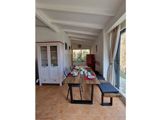 Essbereich mit Blick in die Küche