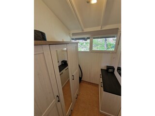 Ankleidezimmer mit Staumöglichkeiten