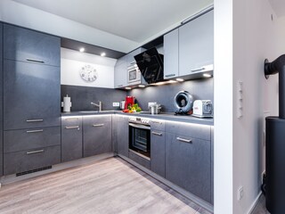 Design Küche und Kamin in der Fewo Kapitän James Cook by Seeblick Ferien ORO