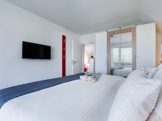 Schlafzimmer 2 Boxspringbett in der Fewo Kaptiän James Cook by Seeblick Ferien ORO