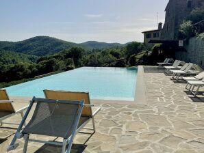 Apartamento en una casa de vacaciones con piscina - Caprese Miguel Ángel - image1