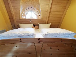 Schlafzimmer mit Doppelbett