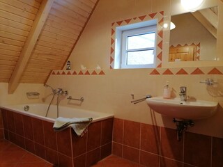 Bad mit Badewanne