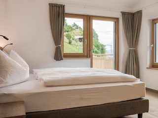 Schlafzimmer mit Doppelbett