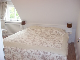 Schlafzimmer braun mit Doppelbett