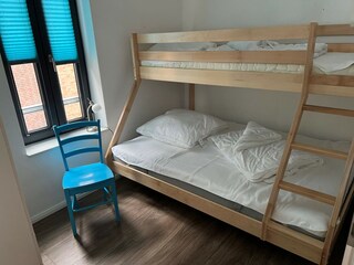 2. Schlafzimmer Etagenbett, 1,4 m, und oben 0,9 m breit