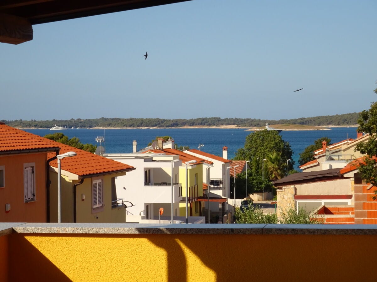 Blick vom Balkon aufs Meer