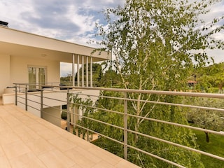 Blick auf die Terrasse in Richtung Tennisplätze