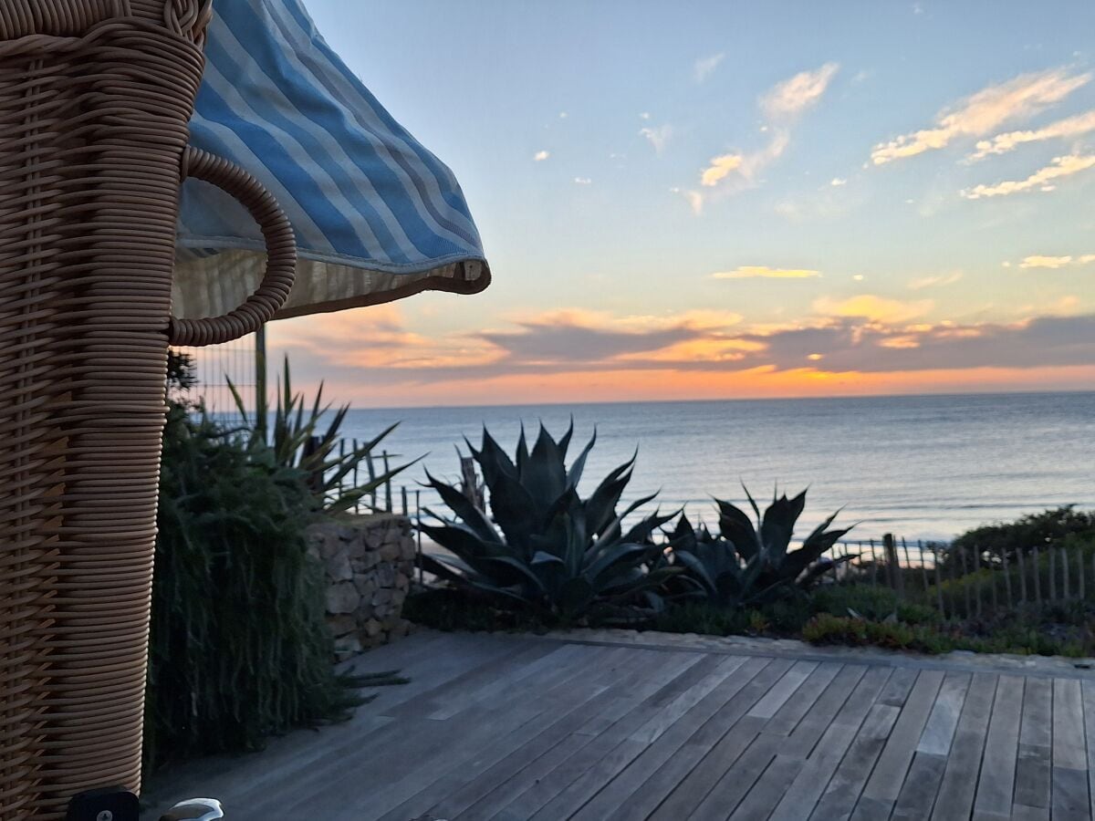 Sonnenuntergang beobachten vom Strandkorb aus