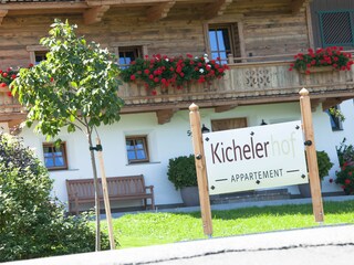 Aussenansicht Haus im Sommer