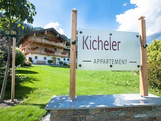 Aussenansicht Haus im Sommer