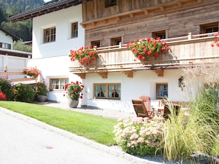 Aussenansicht Haus im Sommer