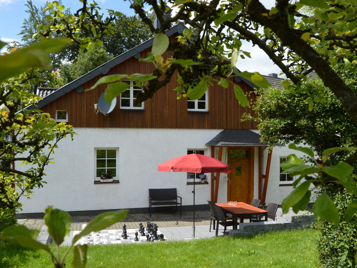 Blick vom Garten auf das Ferienhaus