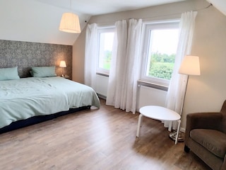 Großes Schlafzimmer