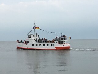 Ausflugsschiff startet in Horumersiel