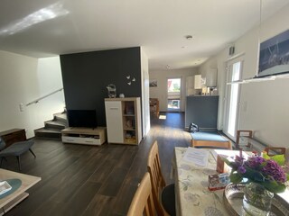 Geräumiger Wohn- und Essbereich