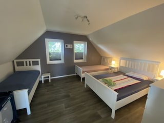 Schlafzimmer 2
