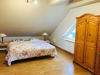 Schlafzimmer oben links