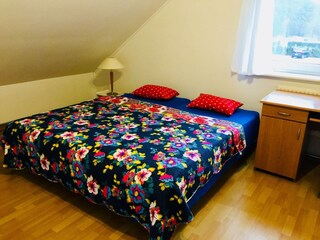 Schlafzimmer oben rechts