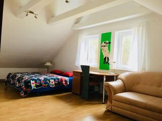 Schlafzimmer oben rechts
