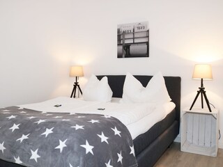 Schlafzimmer 1