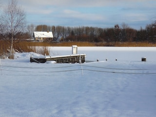 Blick auf verschneiten Bodden