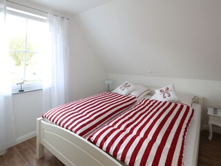 Schlafzimmer mit Doppelbett