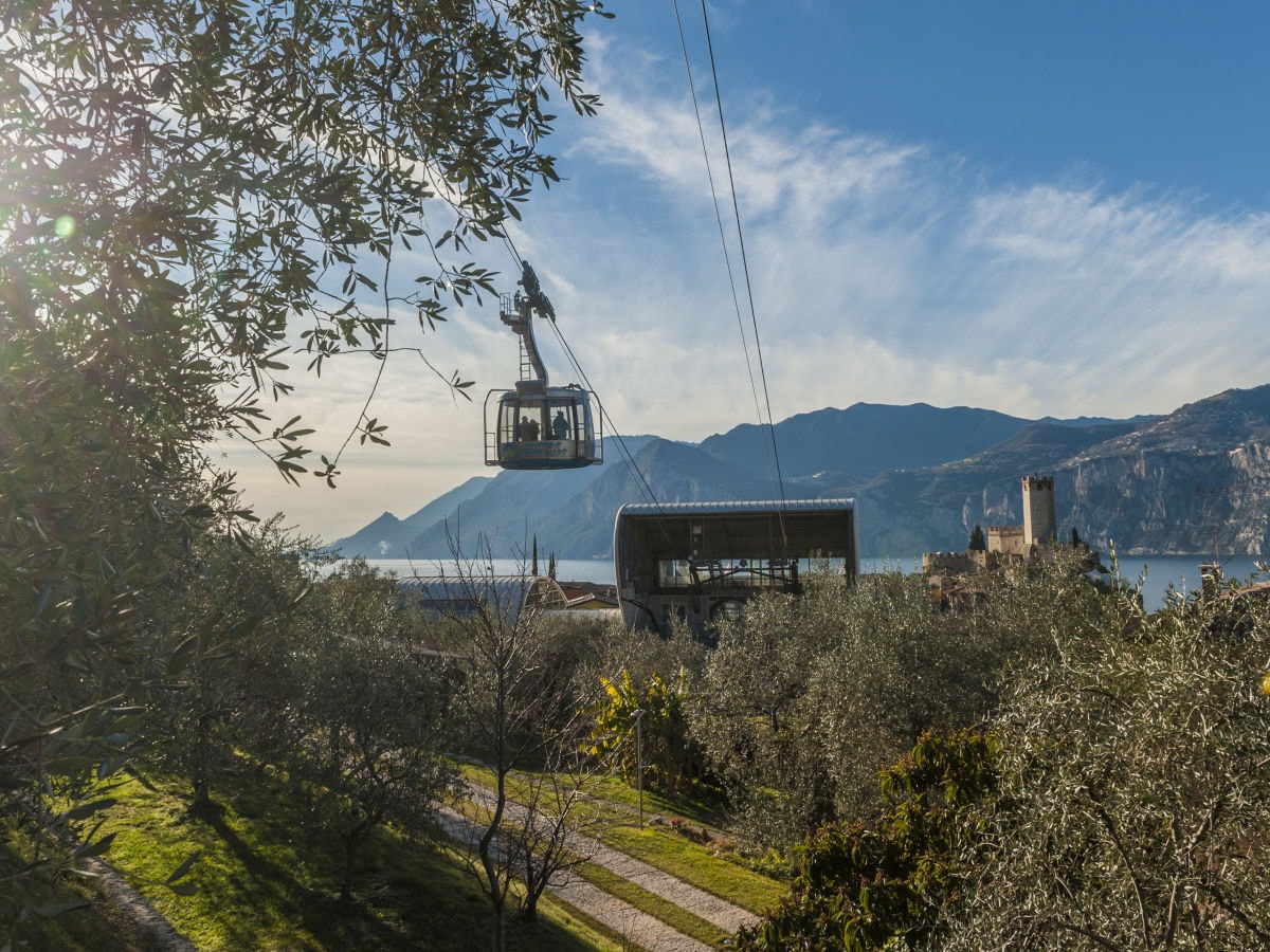 Garten und Seilbahn