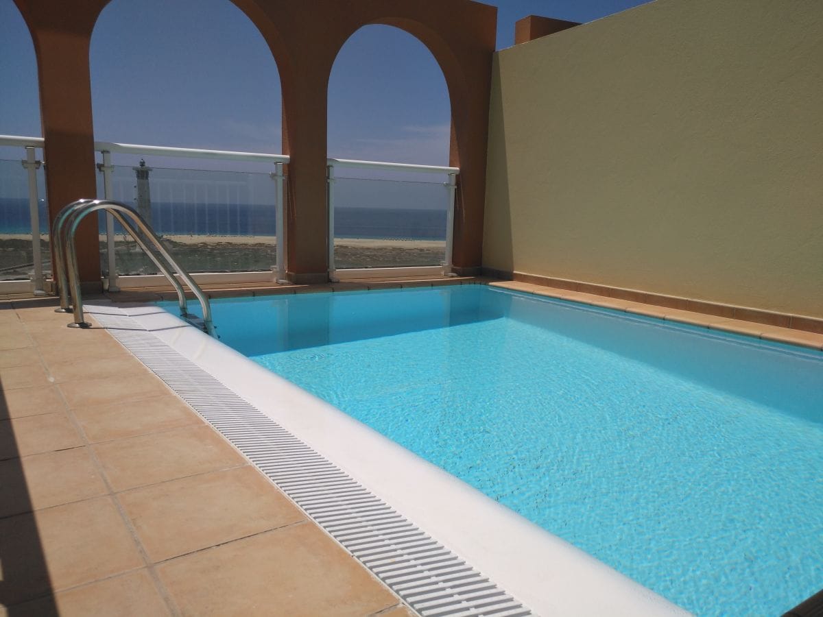 Privater Pool, Blick auf den Strand