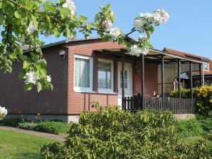 Alluring Bungalow in Boltenhagen with Garden - Lübow - image1