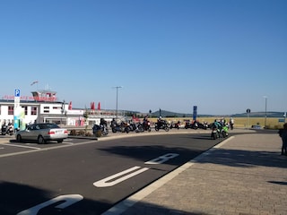 Motorradfahrer auf der Wasserkuppe