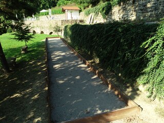 Boccia / Boules Spielplatz mit Steinsitzen