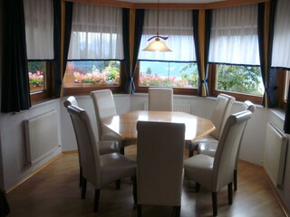 Living room with a wonderful view of the mountains.