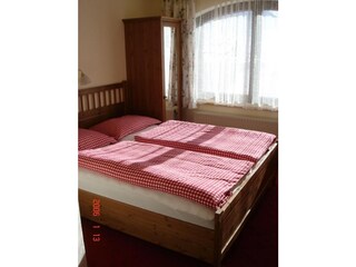Schlafzimmer 1